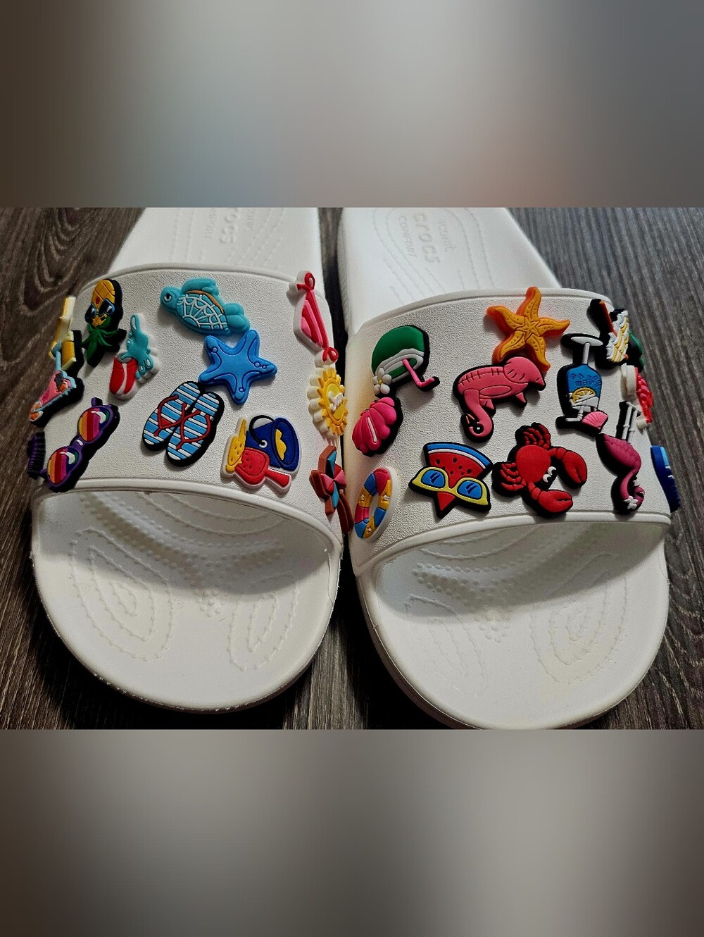 Crocs Iconic Comfort Slip On Sandals white w/ 26 "summer" jiblets size 8M/10W
